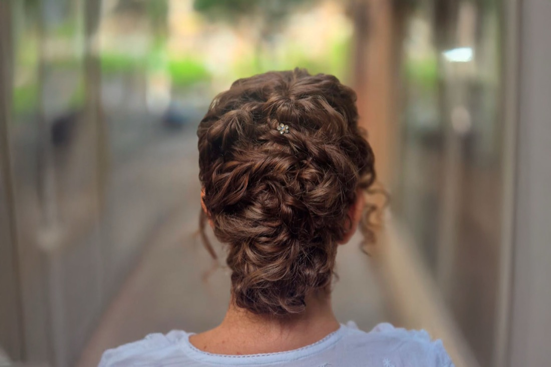 Recogido con trenzas hecho en la peluquería Roal de Acacias