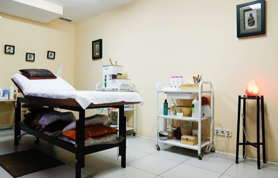 Interior de la peluquería Roal en Acacias